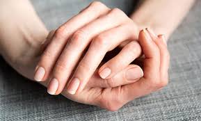 "رازهای رشد ناخن: از علم تا مراقبت های عملی برای داشتن ناخن هایی سالم و زیبا"